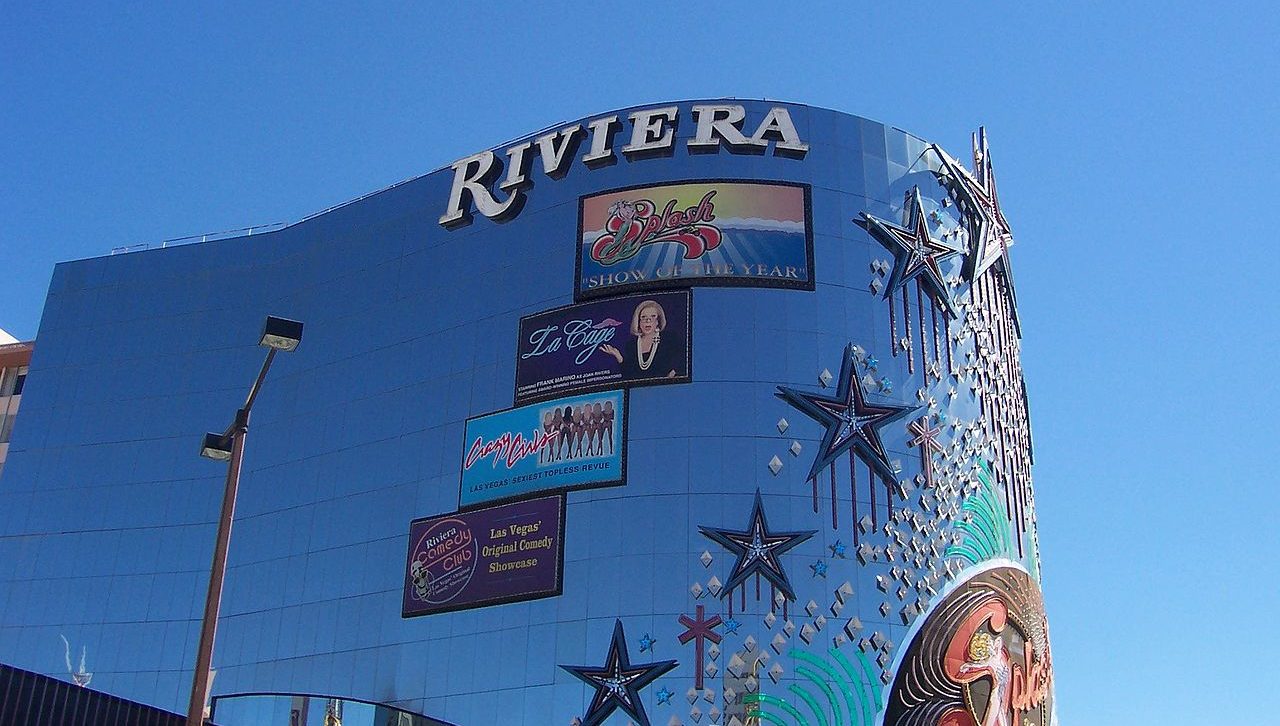 1280px-Riveria_Facade